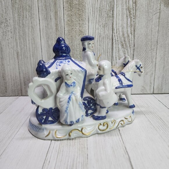 Vintage Horse Carriage Victorian Colonial Porcelain Figurine Cobalt Blue White - Picture 2 of 9